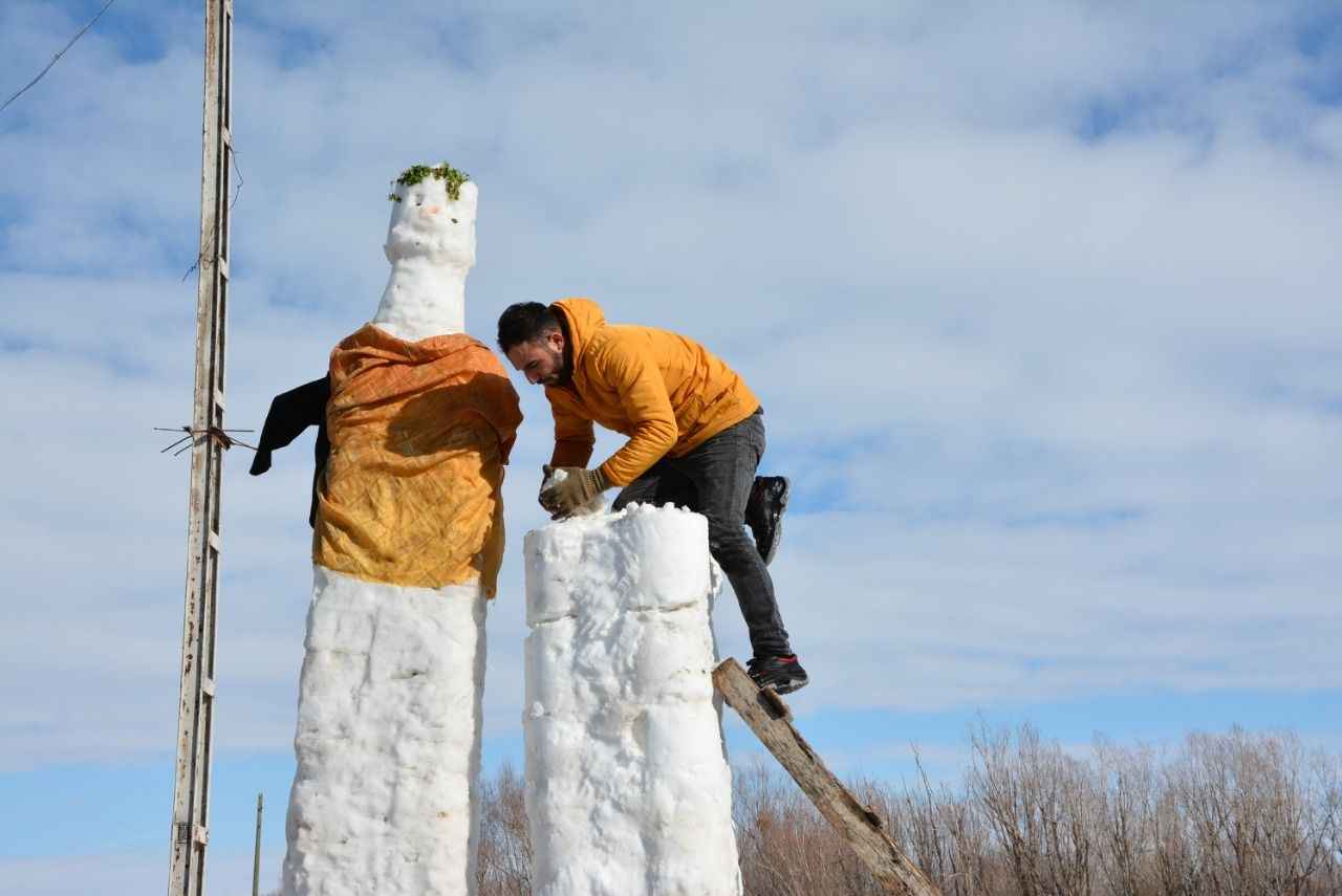5 metrelik kardan gelin ve damat